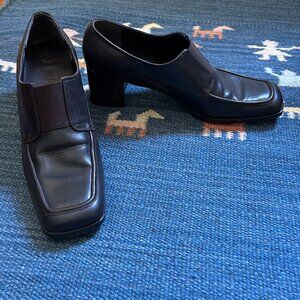 Vintage 90s Brown Leather Heeled Loafers (Size 7)